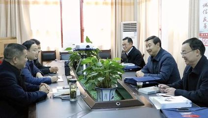 新春送暖寄厚望 施秉縣委書記肖俊一行赴縣文聯調研，共話文藝創作新篇章