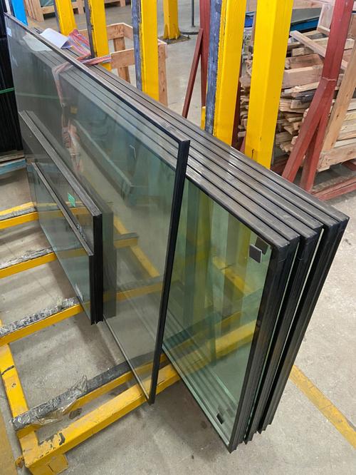 中空鋼化玻璃與鋼化玻璃 特性、差異與應用解析